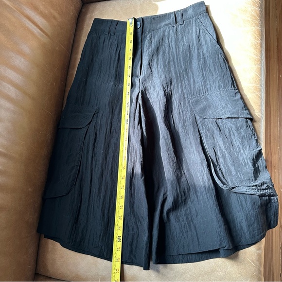 COS Longline Cargo Shorts black minimal summer spring contemporary knee length - Picture 4 of 7